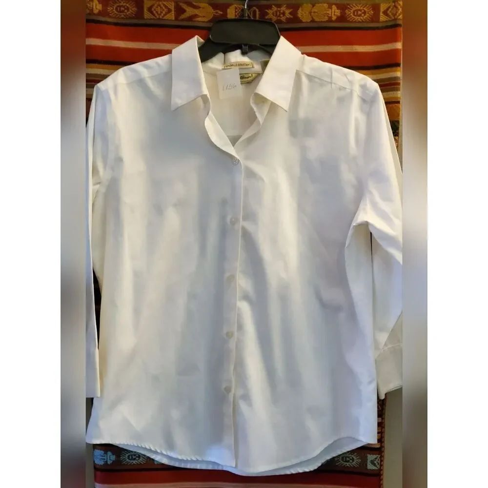 U56 Eddie Bauer Wrinkle Resistant Classic Cream Button-Up Shirt w 3/4 Sleeves